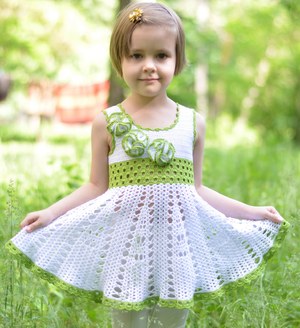 Детское платье на 2–3 года крючком: схема и описание