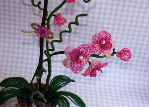 Техника изготовления орхидеи из бисера