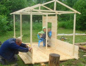 Как быстро построить домик для ребенка