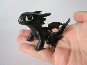 Делаем дракона беззубика своими руками из пластилина